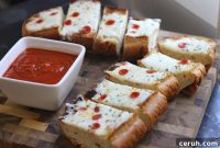 Whole Wheat Garlic Bread Pizza Recipe — Crispy Homemade Slice
