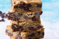 Chewy Chocolate Chip Cookie Bars Recipe for Baking Fans