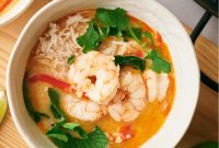 Flavorful Shrimp Soup Recipe with Garlic and Herbs