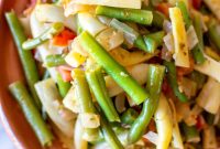 Stewed Green Beans and Tomatoes with Garlic and Olive Oil
