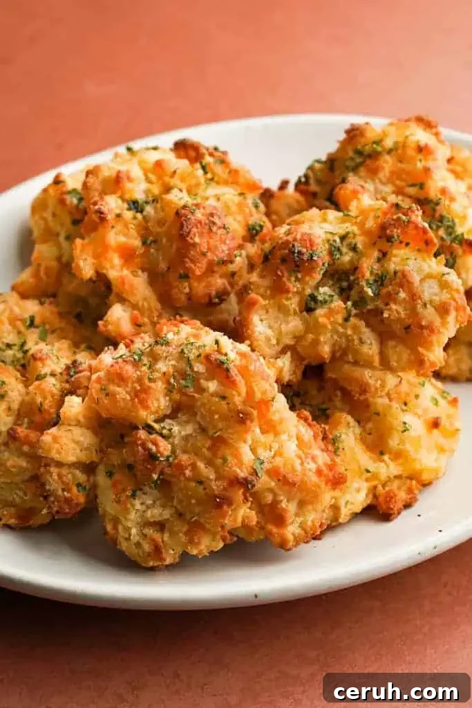 red-lobster-cheddar-bay-biscuits