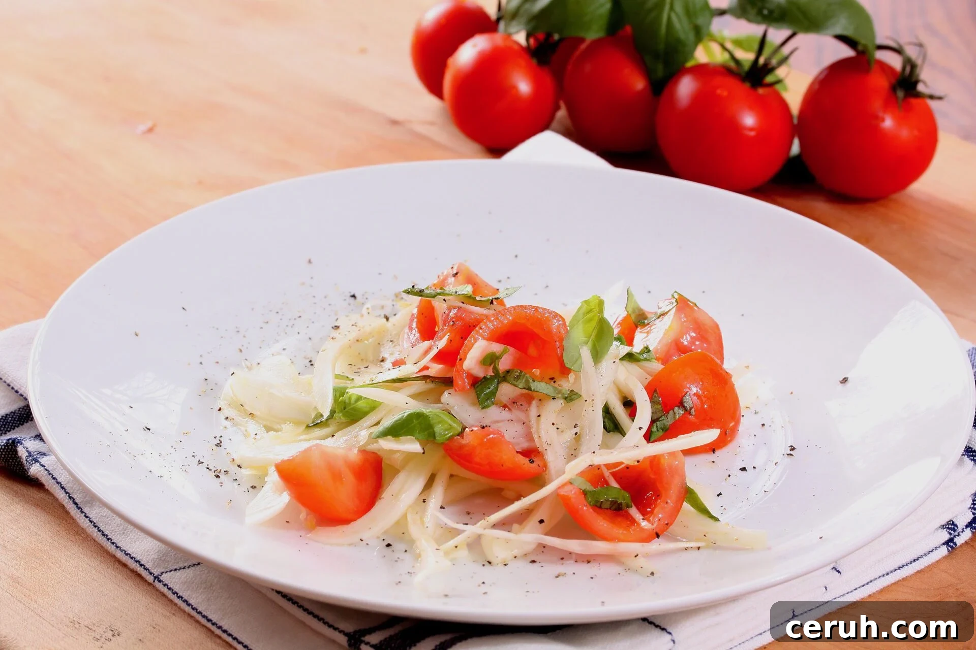 Fennel, Tomatoes and Basil Salad with Lemon Vinaigrette