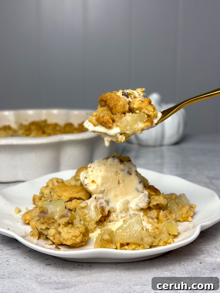 Pear crisp dessert