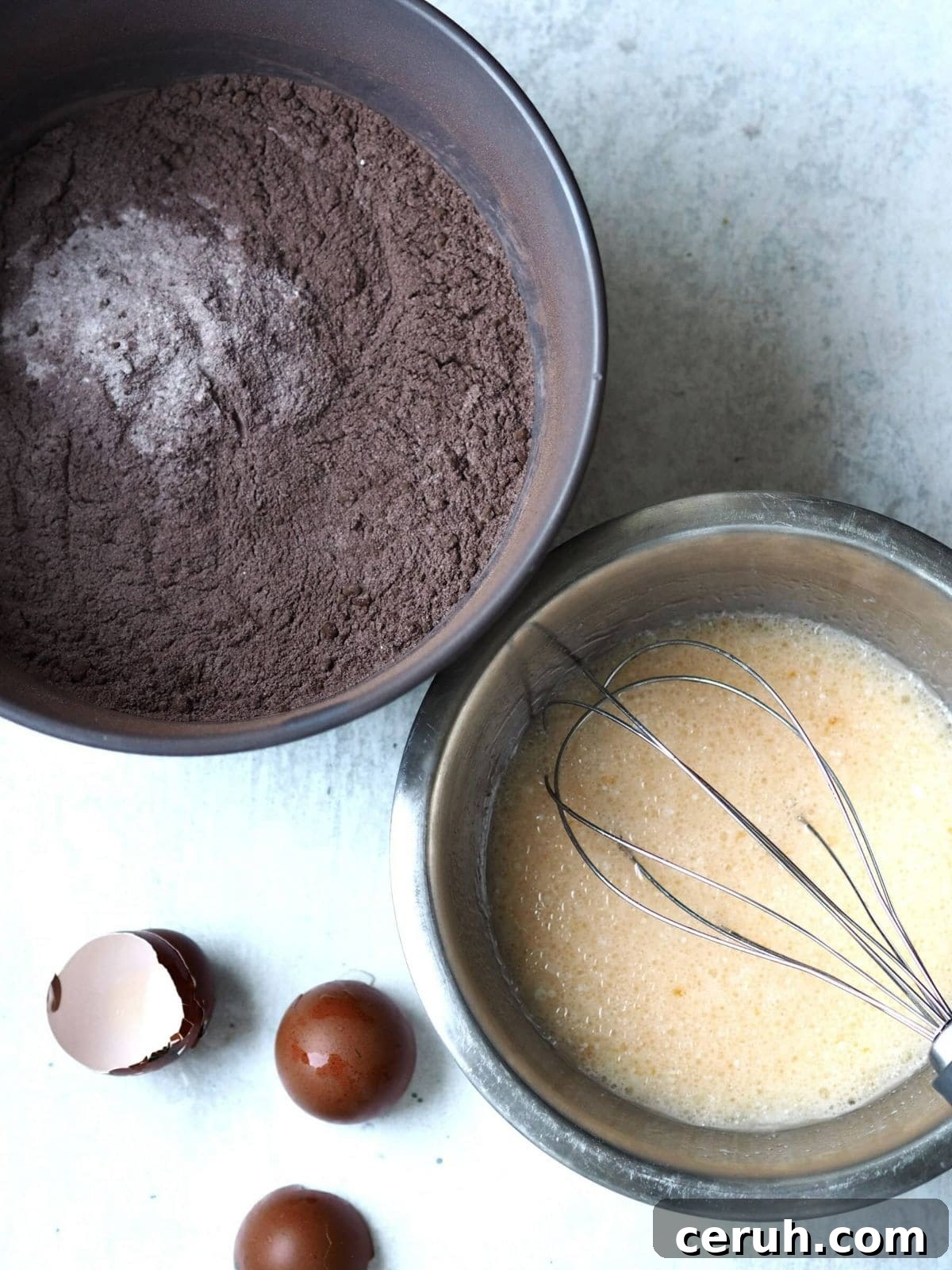 wet and dry ingredients in bowls for biscoff cake.