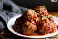 Slow Cooker Meatballs in Rich Tomato Sauce
