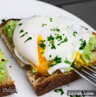 Smashed avocado with poached egg toast